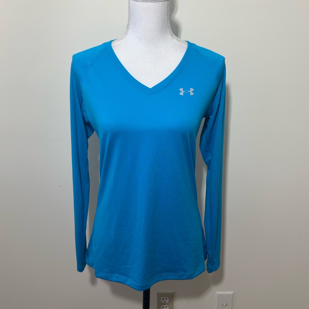 Under Armour || woman’s long sleeve V Neck heat gear tee size SM
